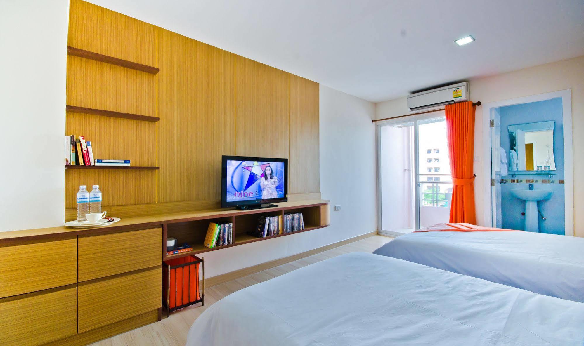 Kozy Inn Bangkok Exterior photo